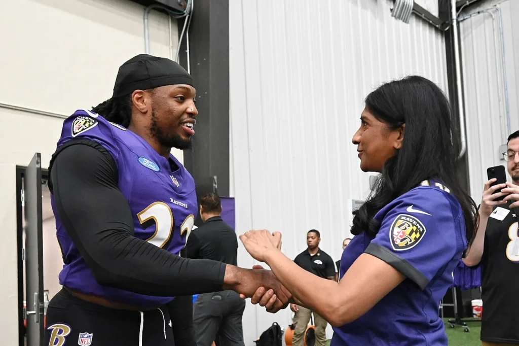 Derrick Henry Baltimore Ravens #22 jersey greeting fan