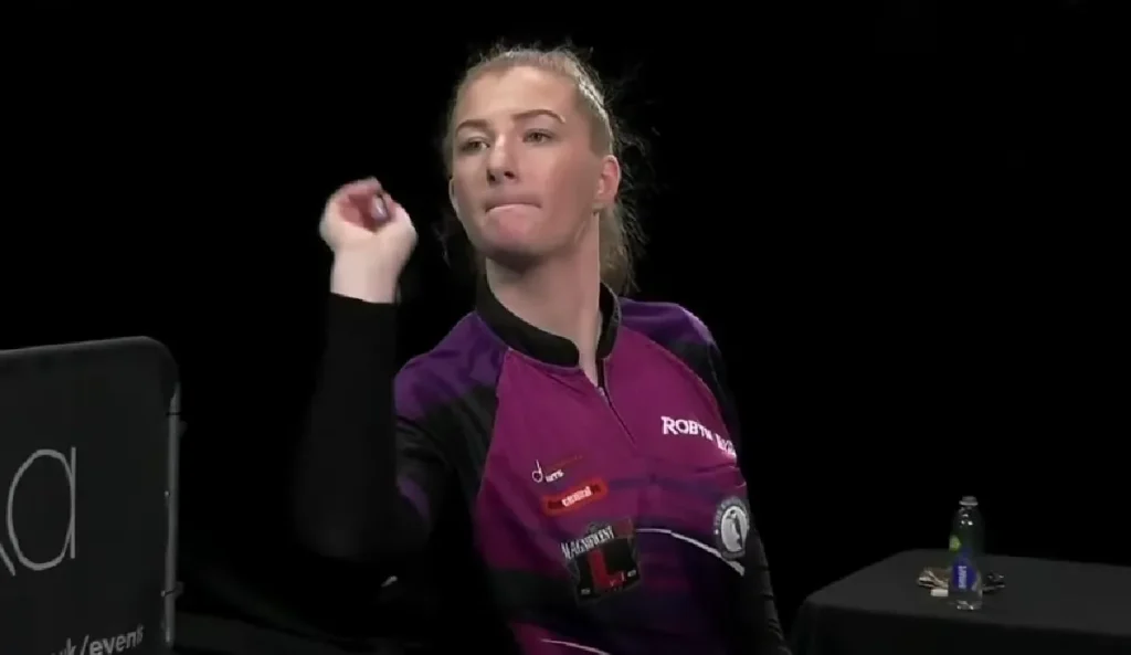 Robyn Byrne concentrating before throwing darts at televised PDC event